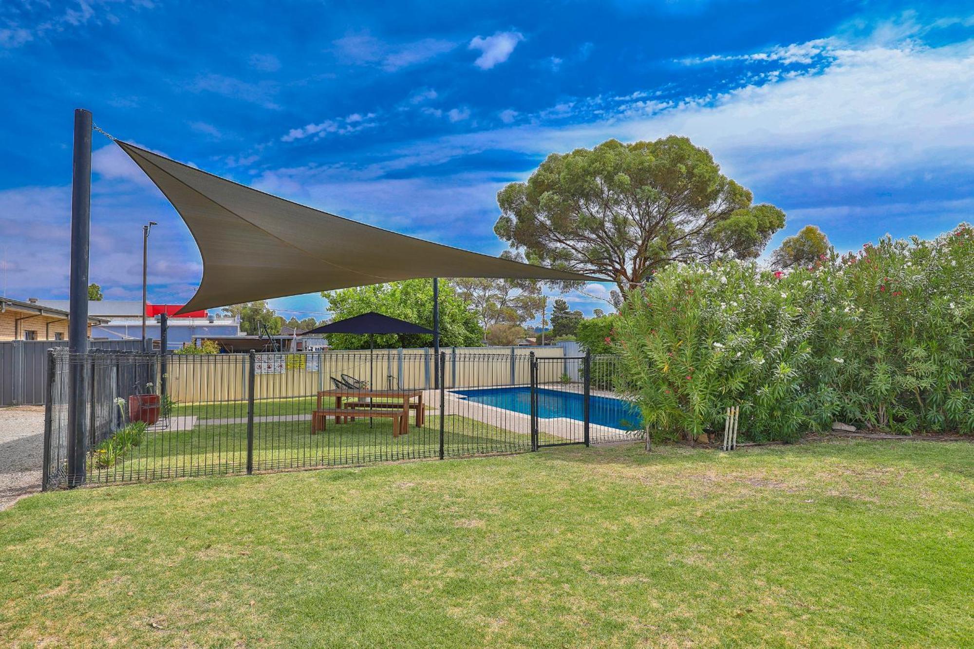 Robinvale Bridge Motel Exterior photo